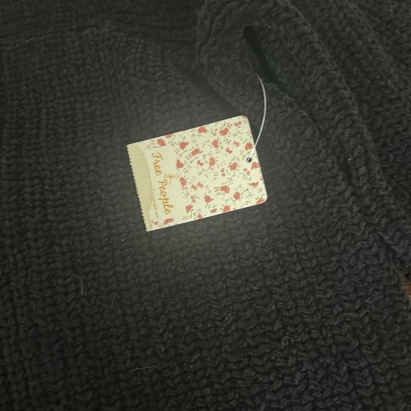Free People Women's Cable Crew Sweater New with Tags - Picture 3 of 10